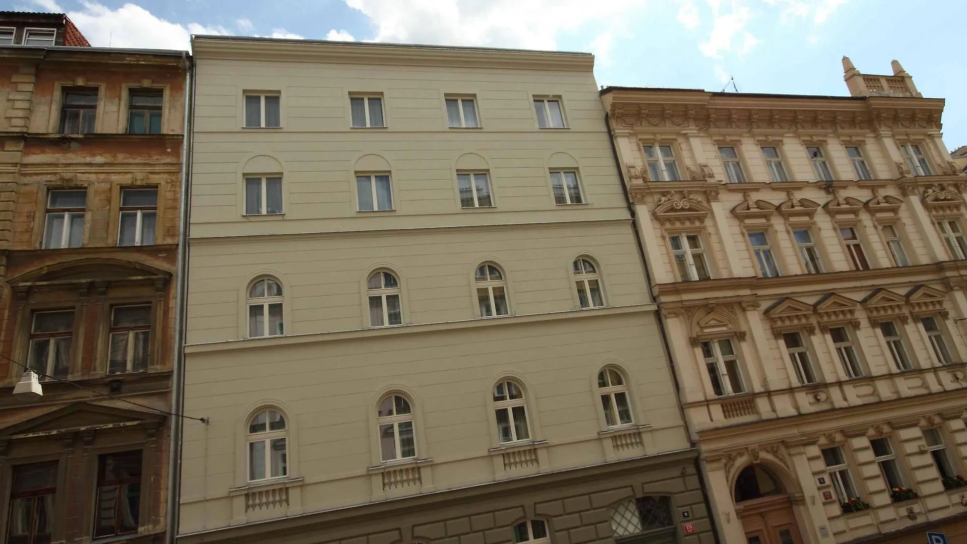 Pure White Hotel Prague