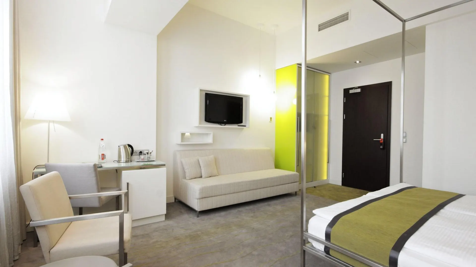 Pure White Hotel Prague
