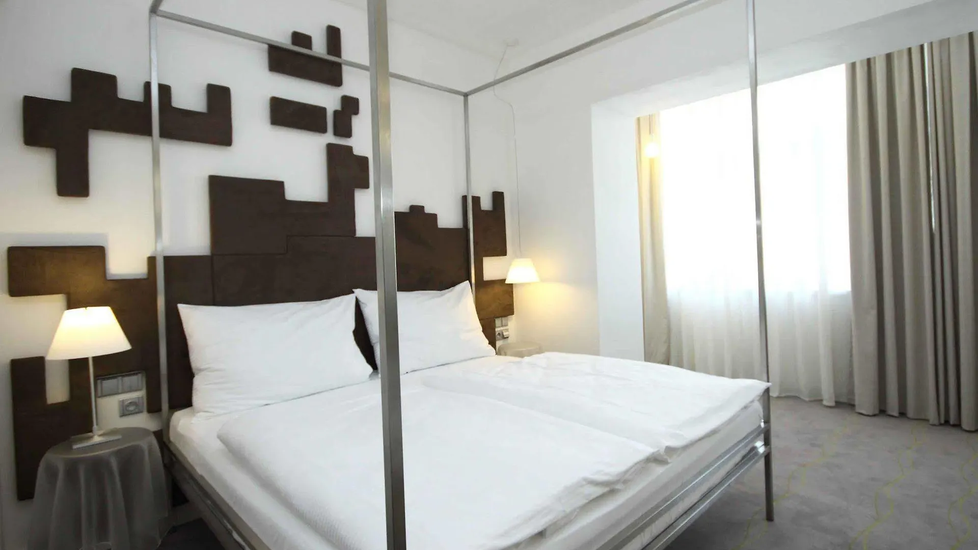 Hotel Pure White Praga Czechy