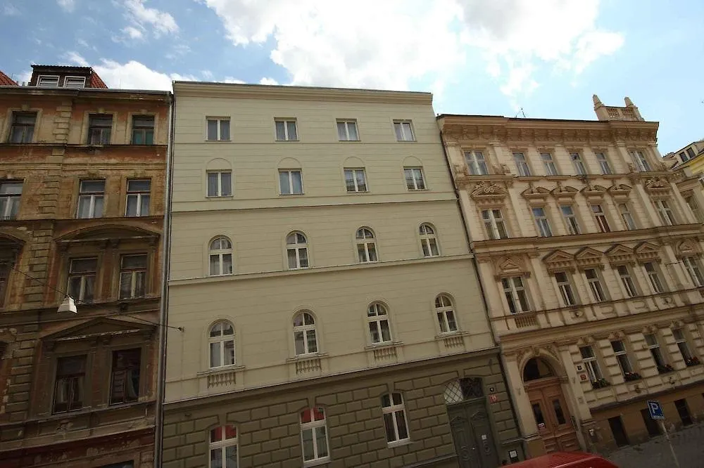 Pure White Hotell Prag