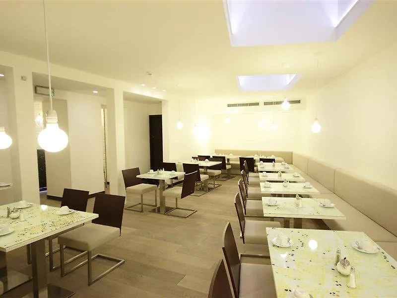 Pure White Hotell Prag