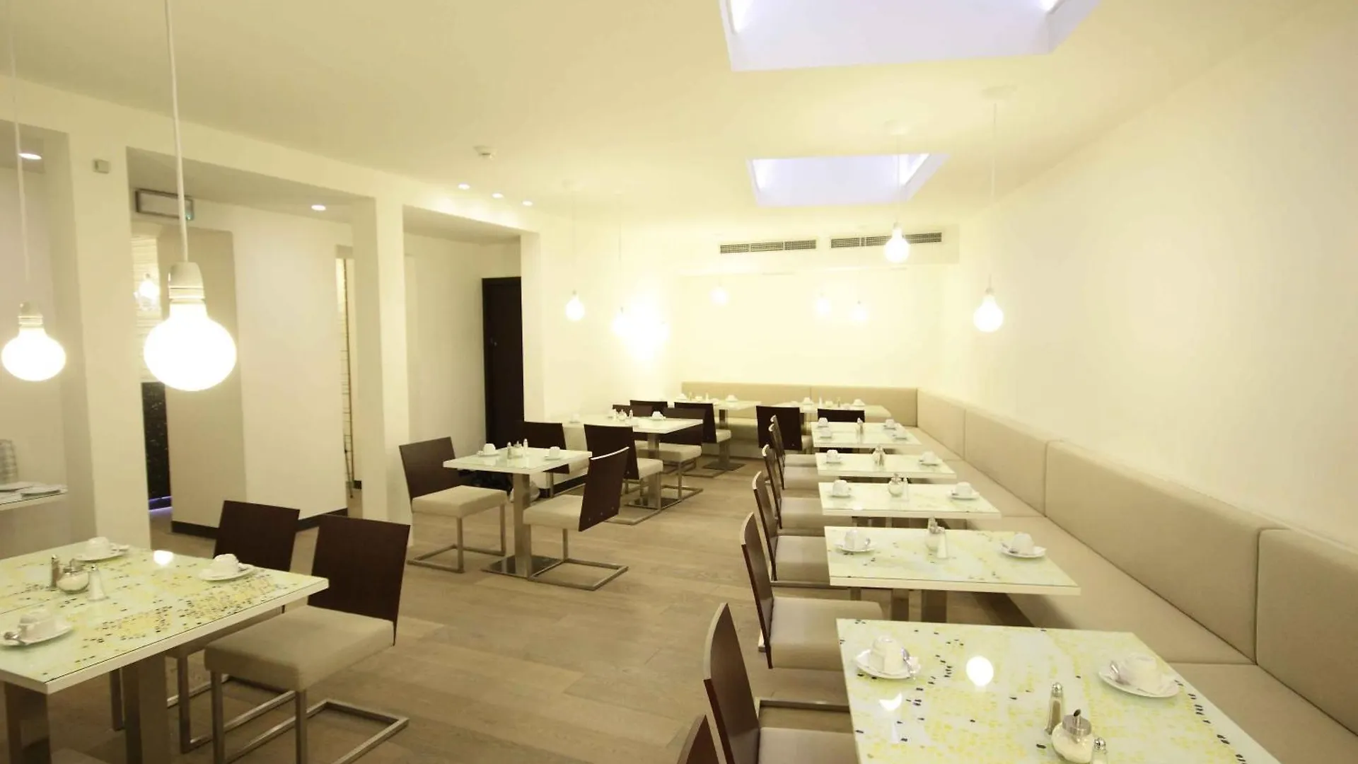 Pure White Hotell Prag
