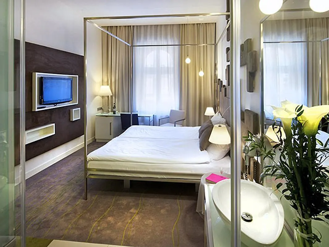 Pure White Hotell Prag 4*,  Tjeckien